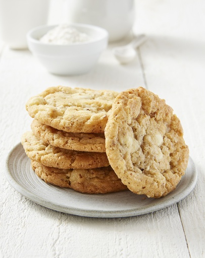 White chocolate and macadamia nuts cookies