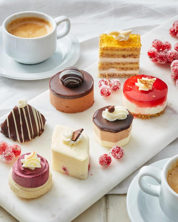 Deluxe miniature pastries