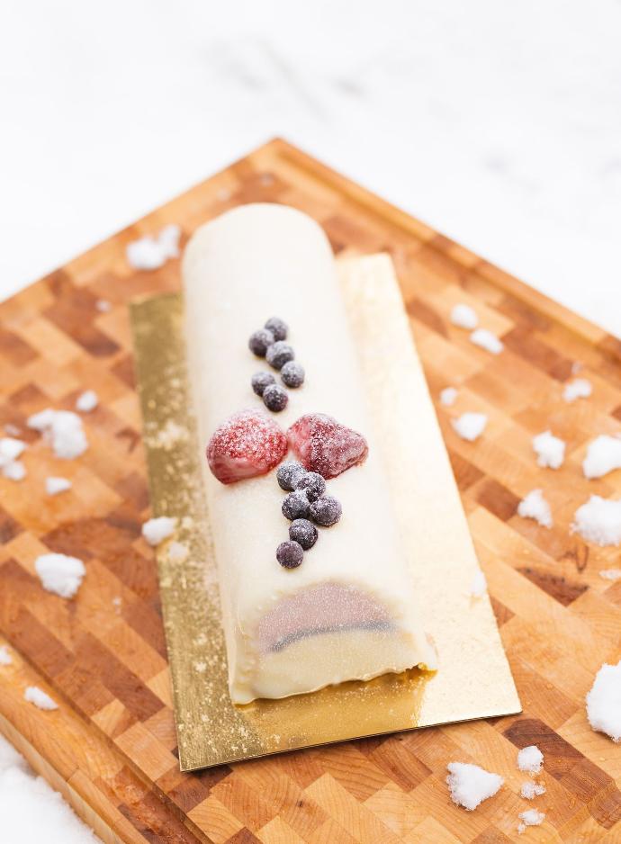 Bûche gelato à la fraise du Québec et chocolat blanc