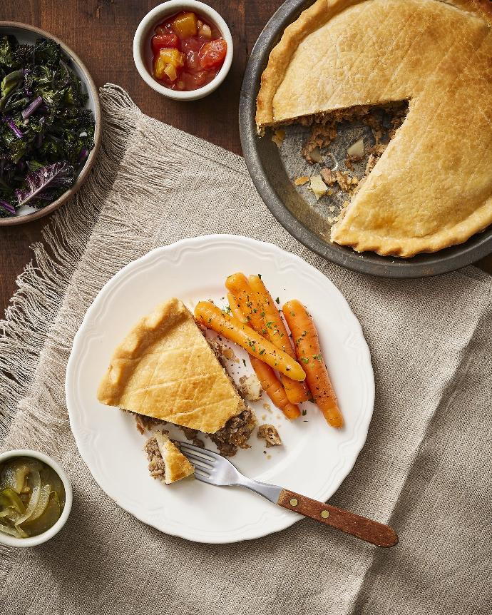 Tourtière au filet mignon de boeuf haché, veau haché et canard effiloché