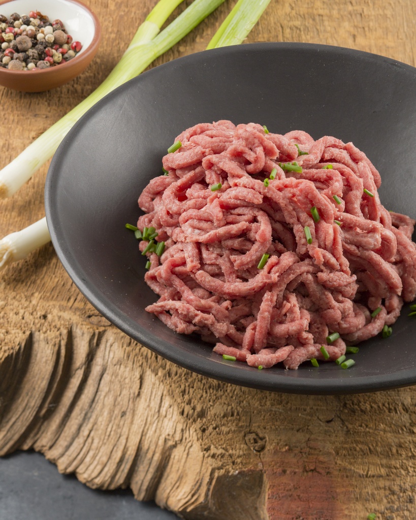 Medium Quebec ground beef (hormone-free, from a Quebec farm)